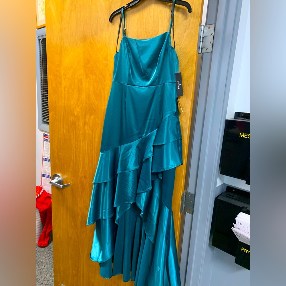 Lulus emerald green high low dress! Size small! New w tags